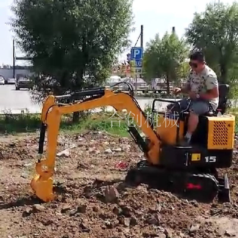 微型挖掘机挖沟作业